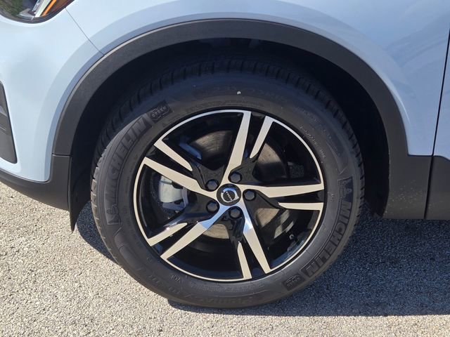New 2026 Volvo XC40 B4 Core w/ Climate Package FWD image 12