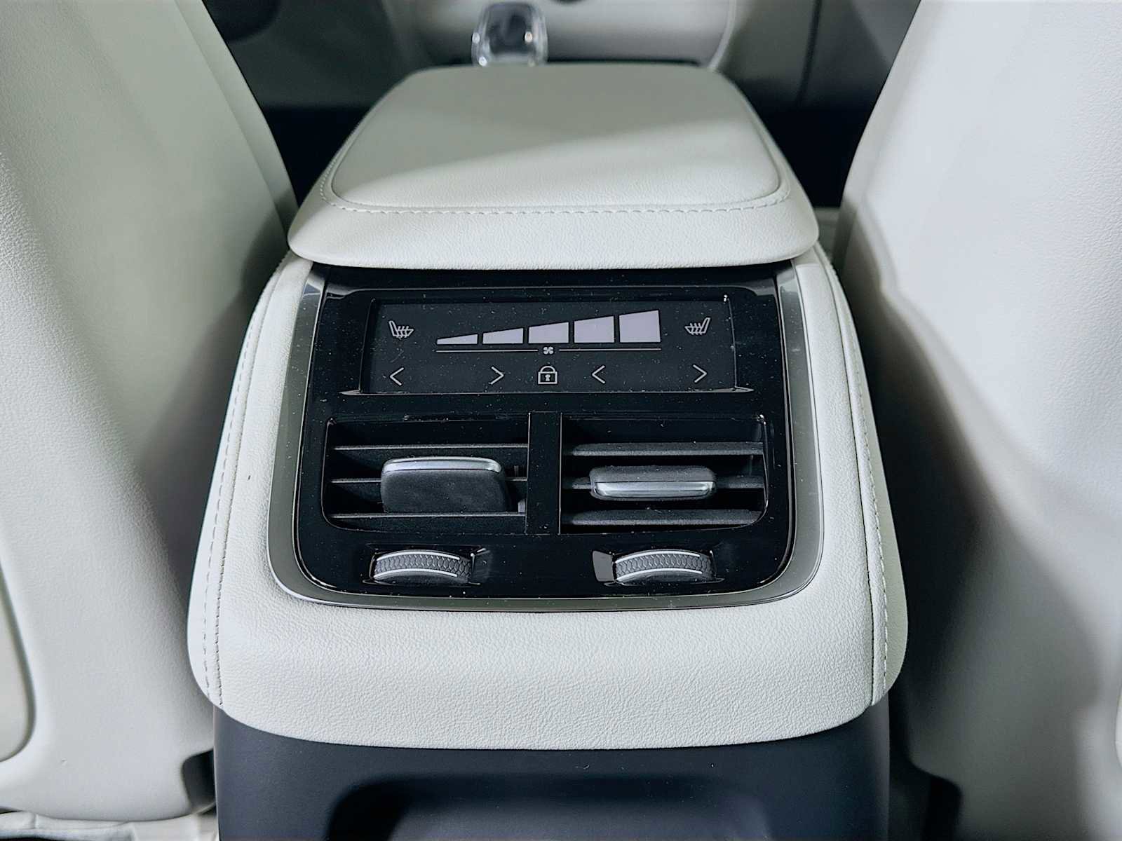 New 2026 Volvo XC90 T8 Ultra w/ Lounge Package image 23