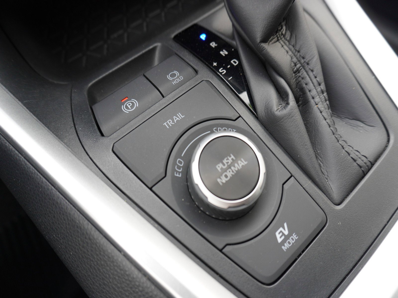 Used 2025 Toyota RAV4 XLE image 24