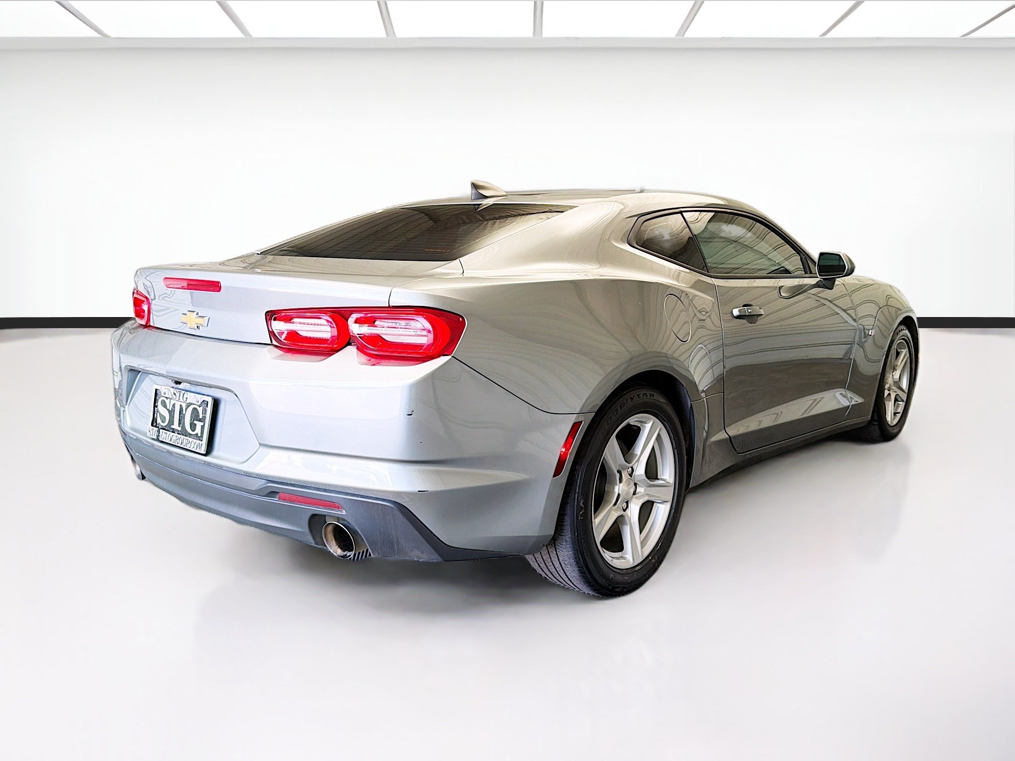 Used 2023 Chevrolet Camaro LT RWD image 4