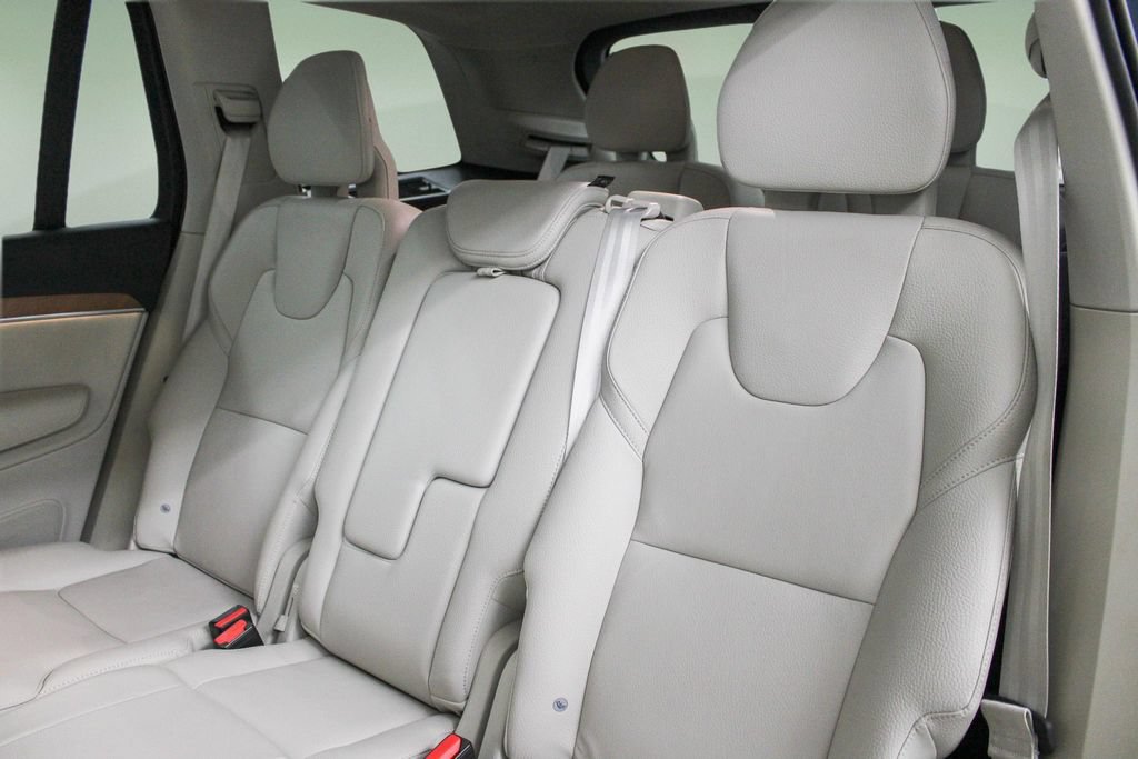 Used 2022 Volvo XC90 T6 Momentum w/ Advanced Package AWD/4WD image 25