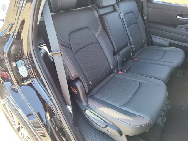 Used 2025 Nissan Pathfinder Platinum w/ Cargo Package image 28