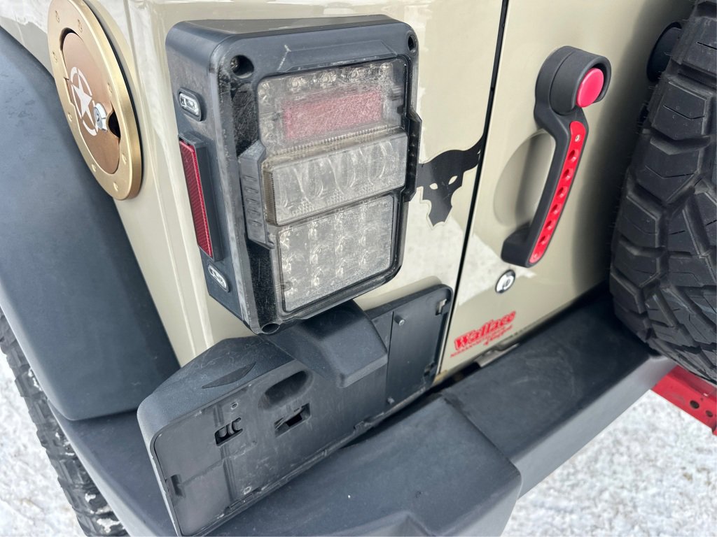 Used 2018 Jeep Wrangler Unlimited Rubicon w/ Cold Weather Group image 21