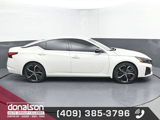 Used 2023 Nissan Altima 2.5 SR FWD image 2