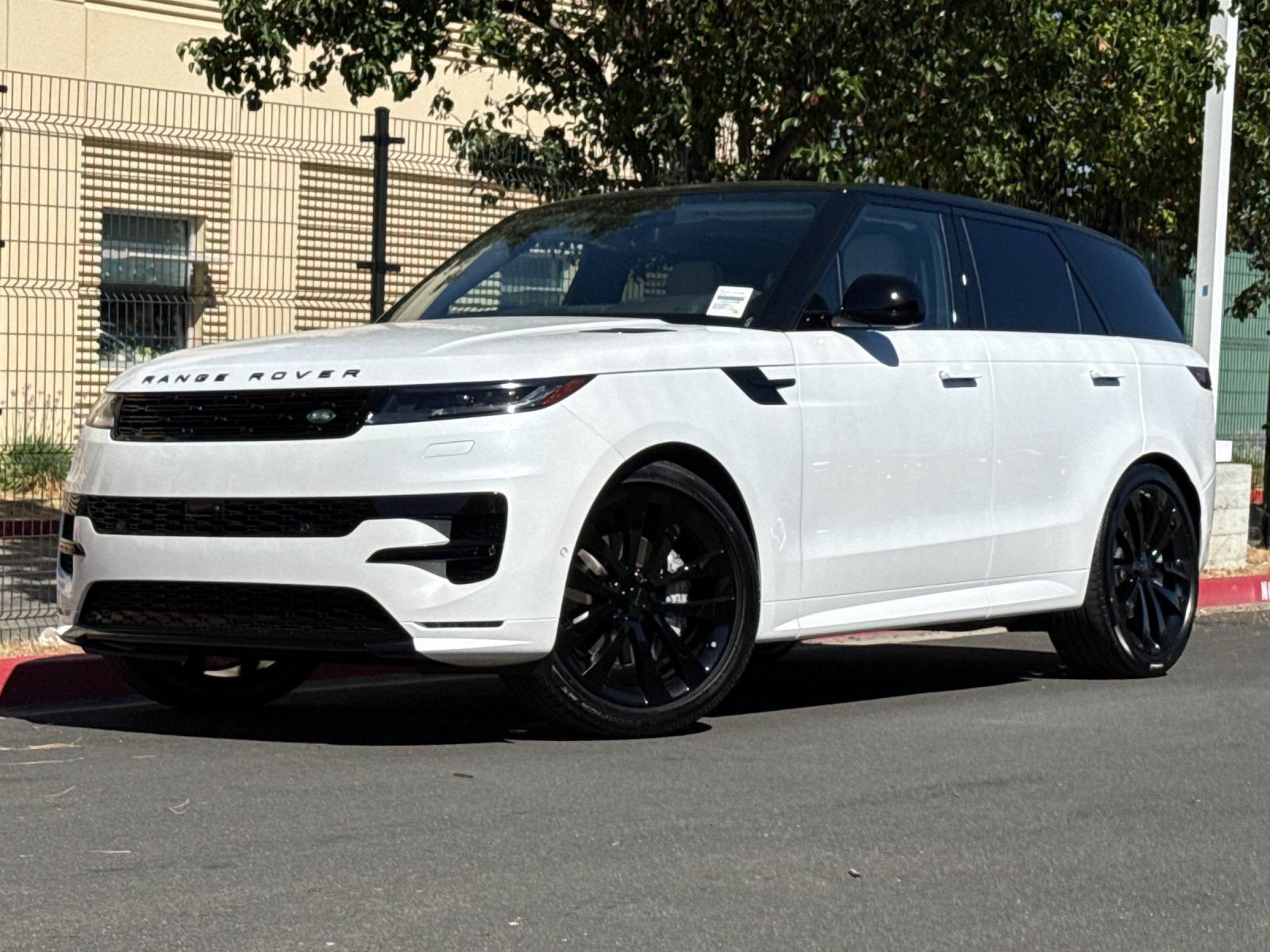 New 2026 Land Rover Range Rover Sport Dynamic SE
