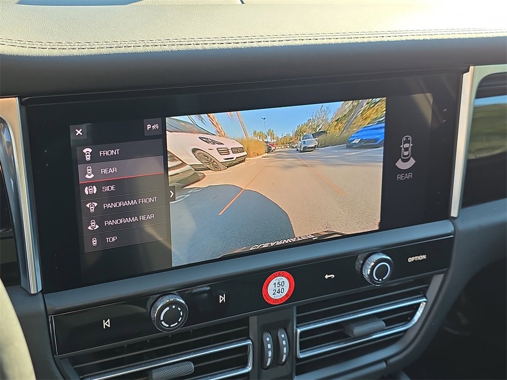 Certified 2024 Porsche Macan image 31