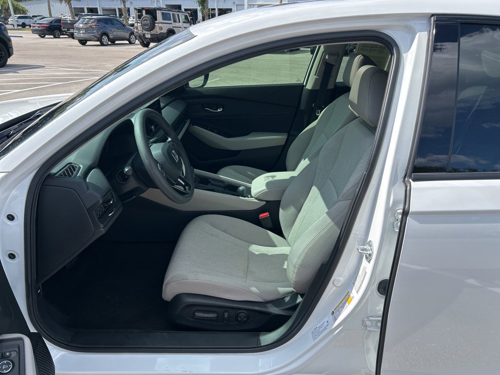 Used 2025 Honda Accord SE image 15