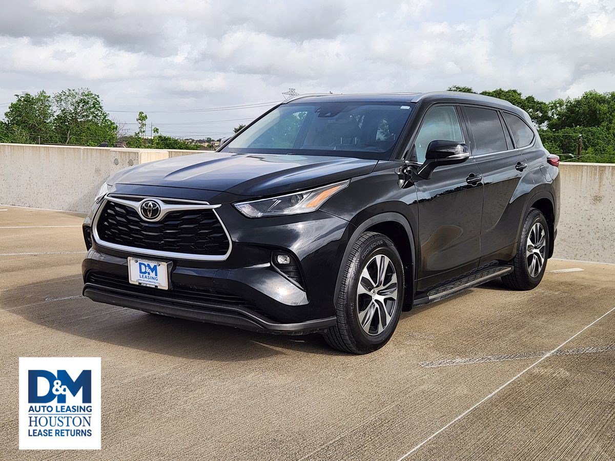 Used 2022 Toyota Highlander XLE image 3