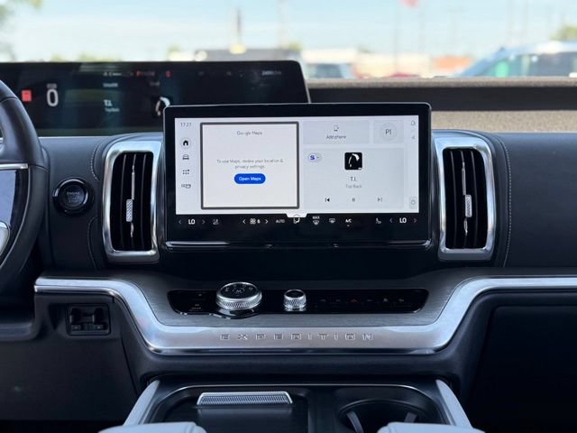 Used 2025 Ford Expedition Platinum w/ Driver's Package AWD/4WD image 32