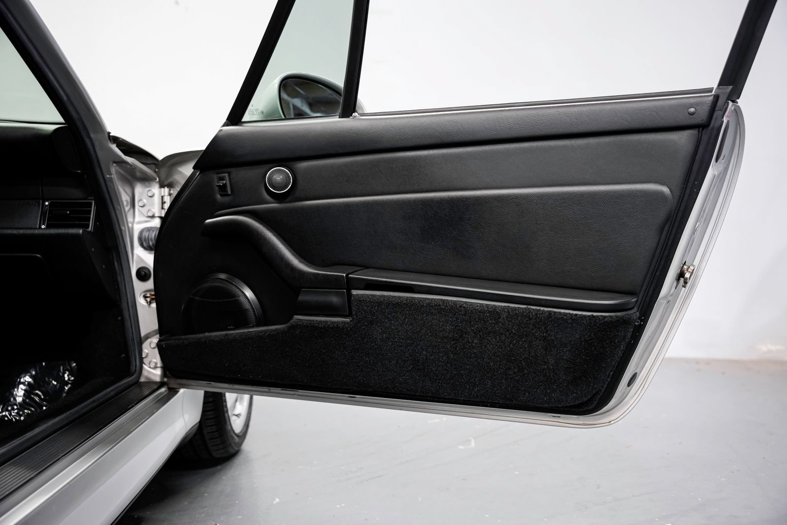 Used 1998 Porsche 911 Carrera S RWD image 25