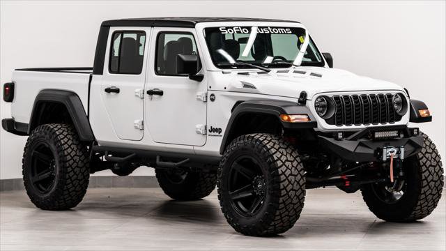 Used 2025 Jeep Gladiator Sport AWD/4WD image 6