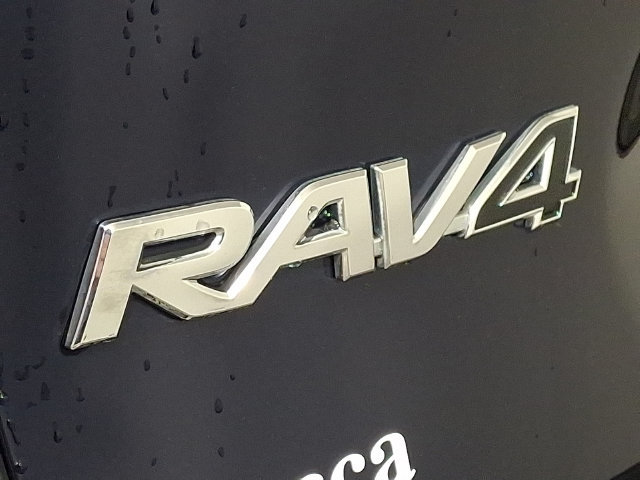 Used 2022 Toyota RAV4 XLE Premium AWD/4WD image 31