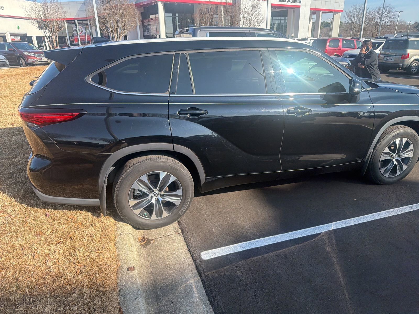 Used 2022 Toyota Highlander XLE image 7