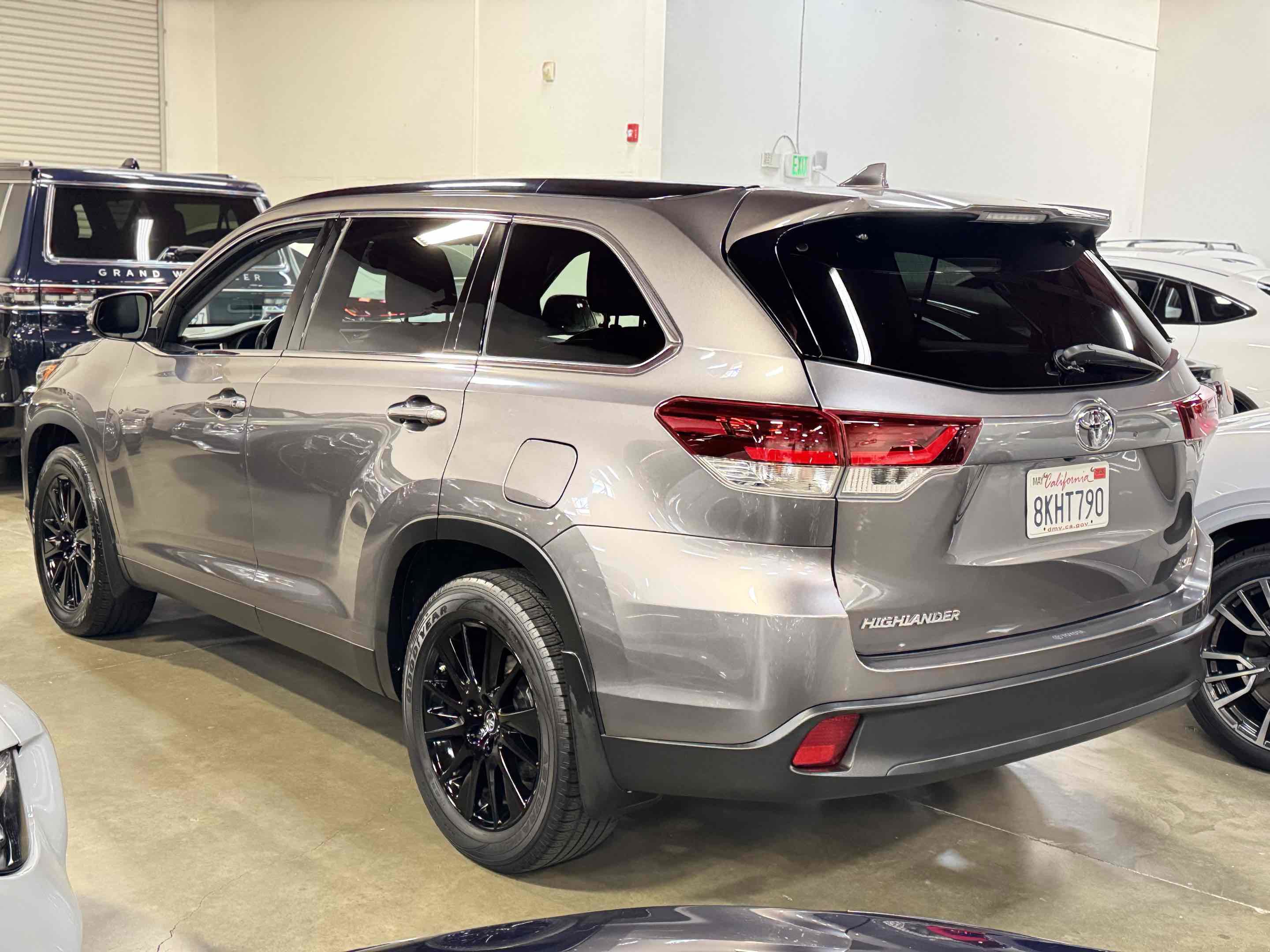 Used 2019 Toyota Highlander XLE image 4