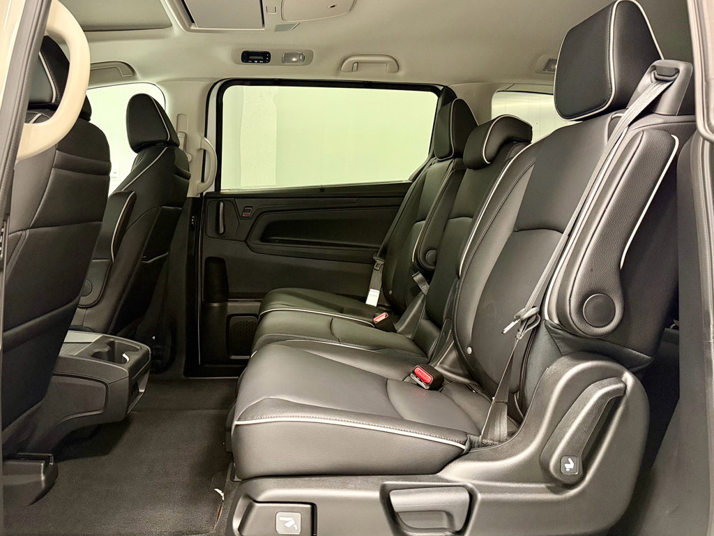 New 2026 Honda Odyssey Touring image 7