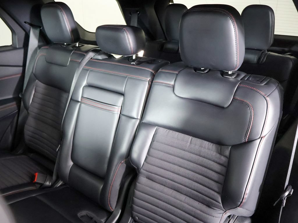 Used 2025 Ford Explorer ST-Line w/ ST-Line Street Pack AWD/4WD image 34