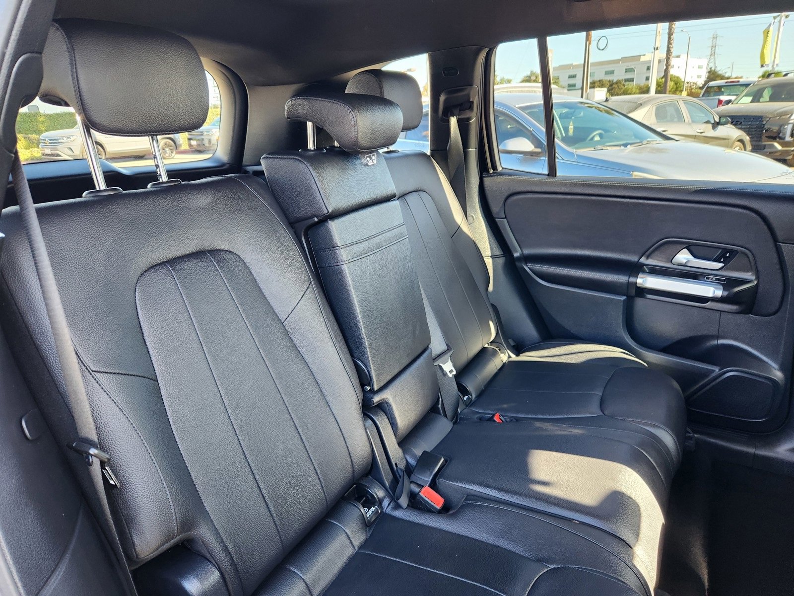 Used 2023 Mercedes-Benz GLB 250 image 4