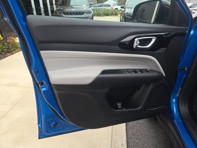 New 2026 Jeep Compass Limited image 10