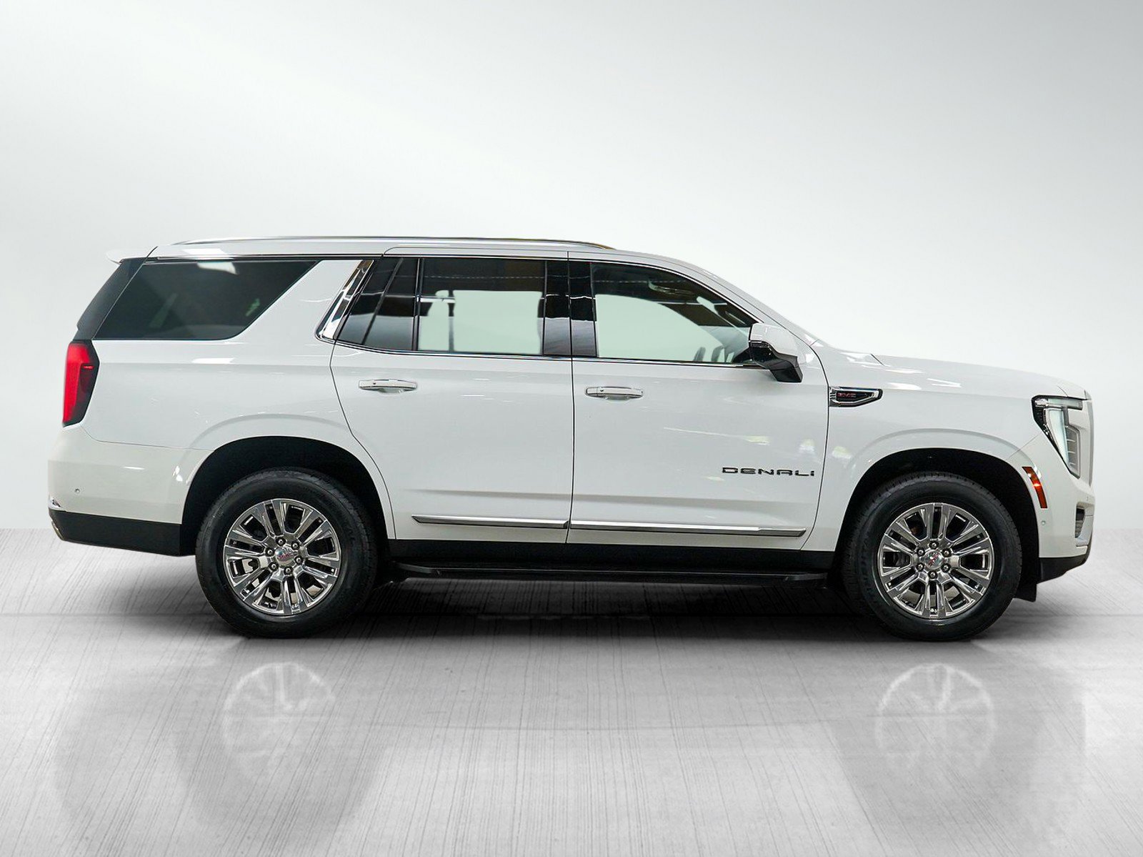 Used 2025 GMC Yukon Denali AWD/4WD image 6