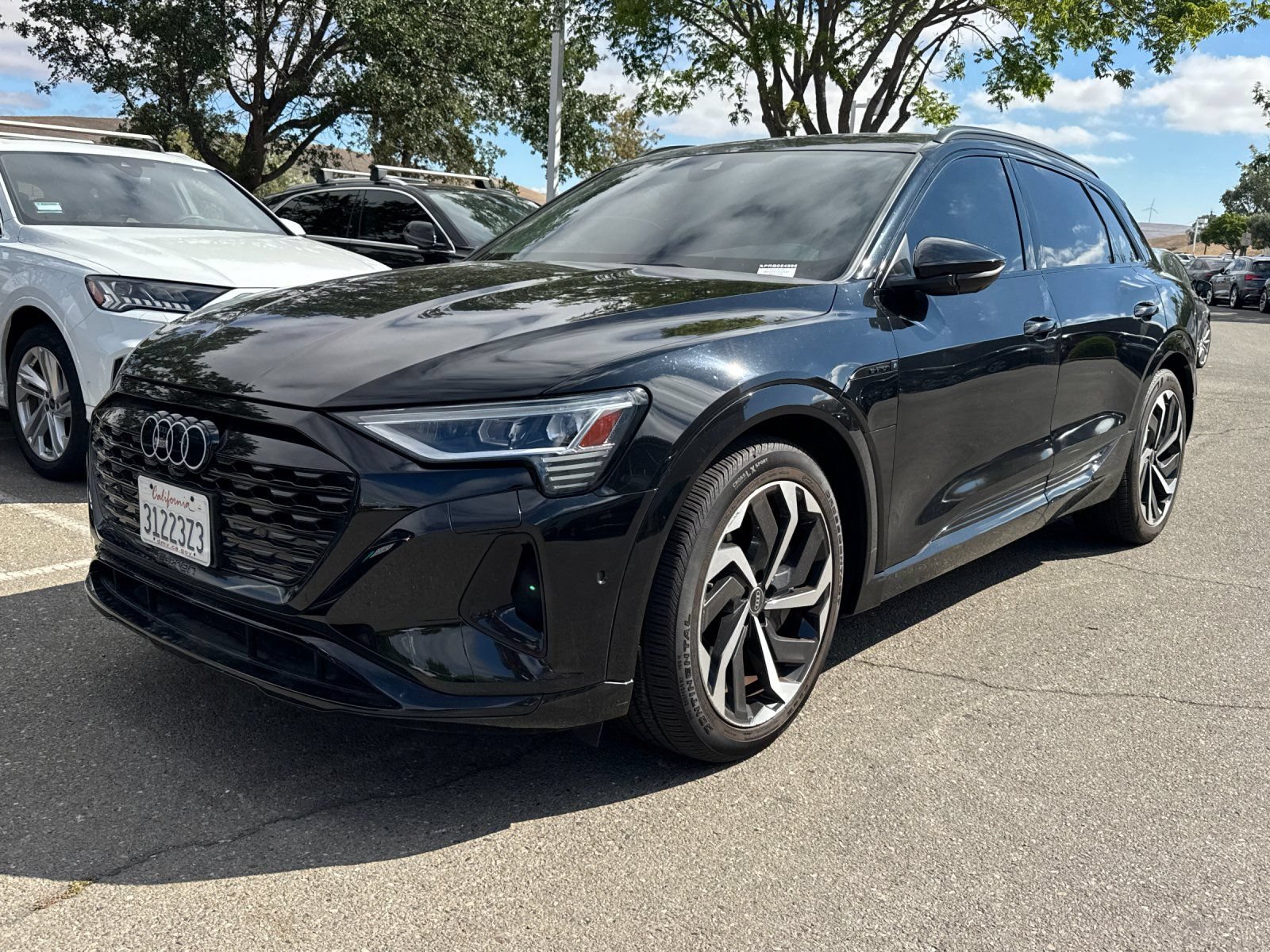 Used 2024 Audi Q8 e-tron Premium Plus w/ Premium Plus Package AWD/4WD image 2