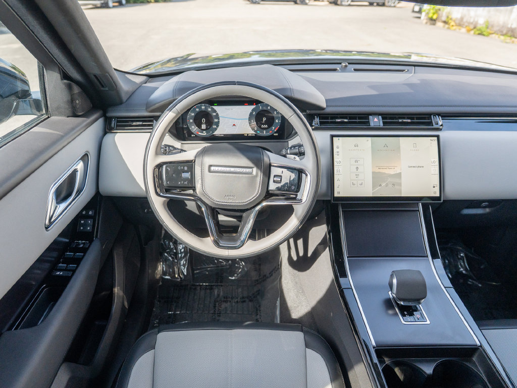 Certified 2026 Land Rover Range Rover Velar Dynamic SE AWD/4WD image 13