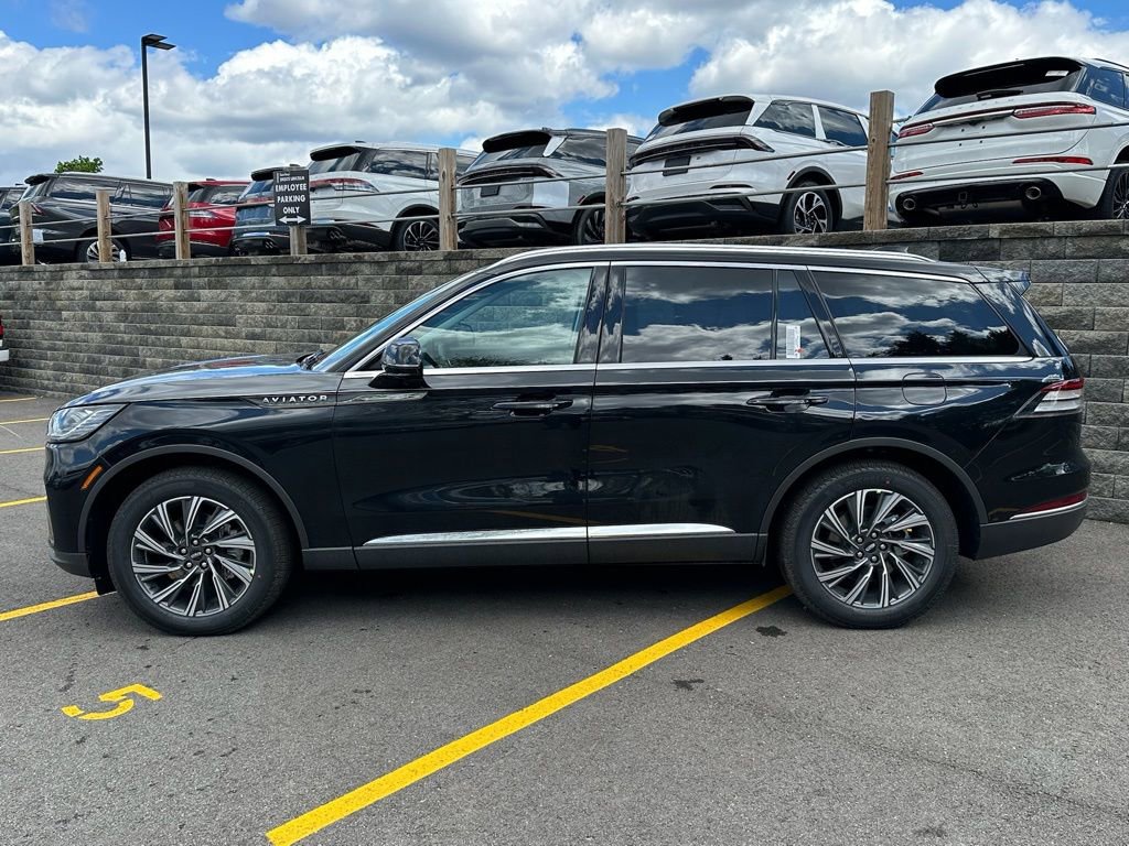 New 2026 Lincoln Aviator AWD image 2