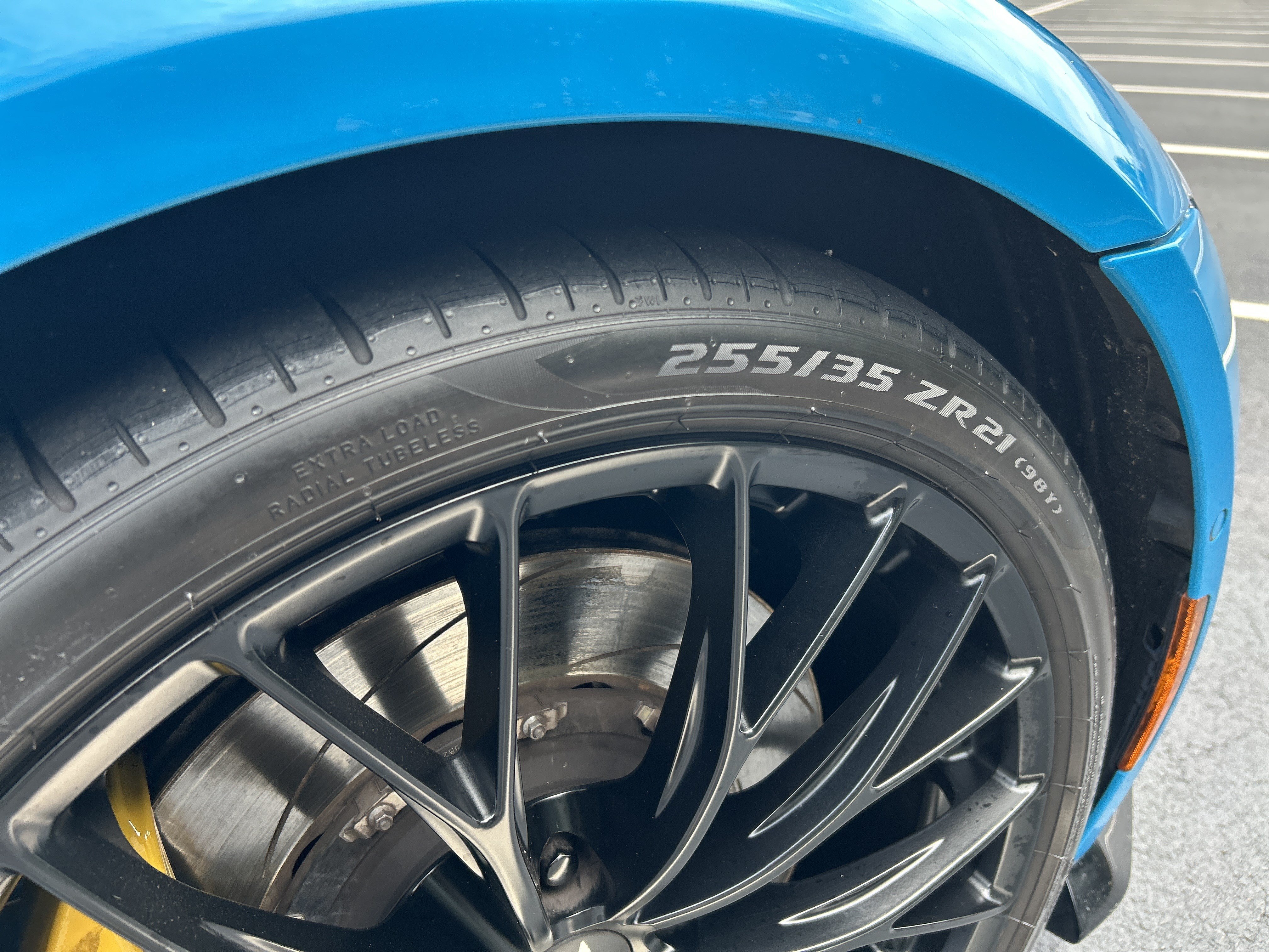 Used 2023 Aston Martin V8 Vantage Coupe RWD image 6
