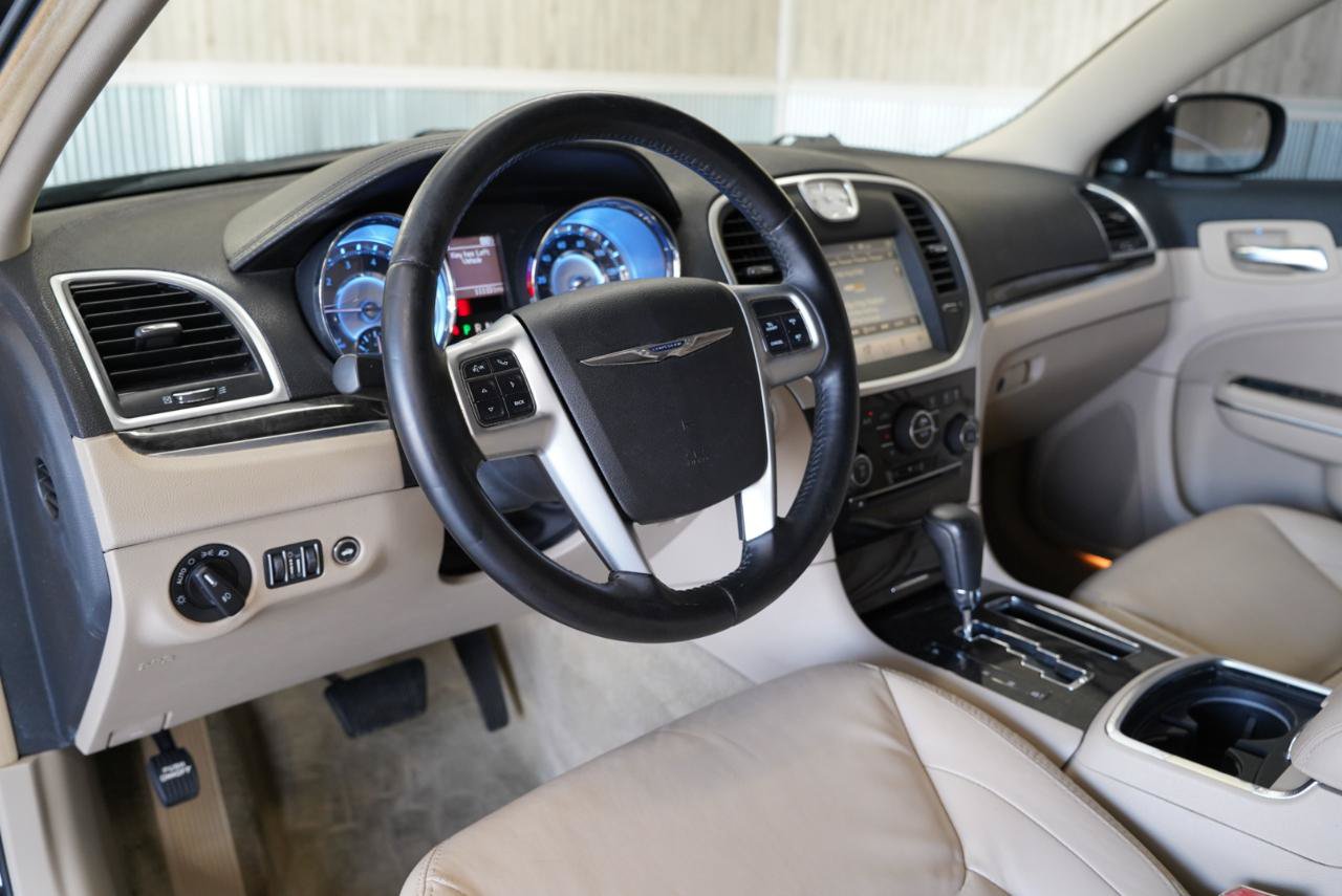 Used 2011 Chrysler 300 Limited RWD image 11