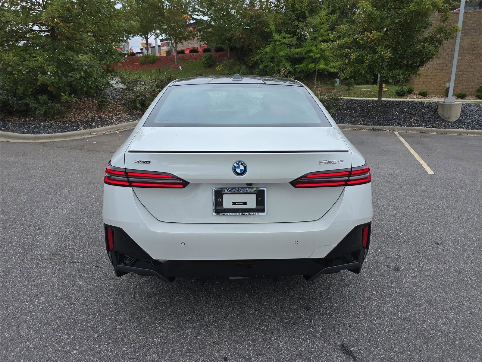 Certified 2026 BMW 550e xDrive AWD/4WD image 4