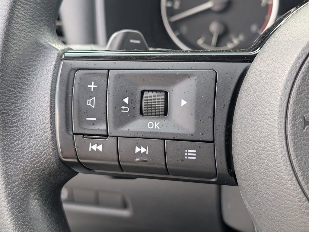 Used 2023 Nissan Rogue SV FWD image 18