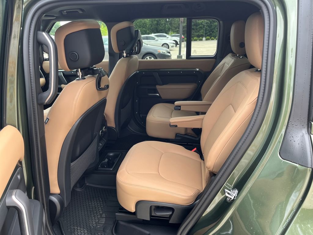 New 2026 Land Rover Defender 130 X-Dynamic SE AWD/4WD image 16