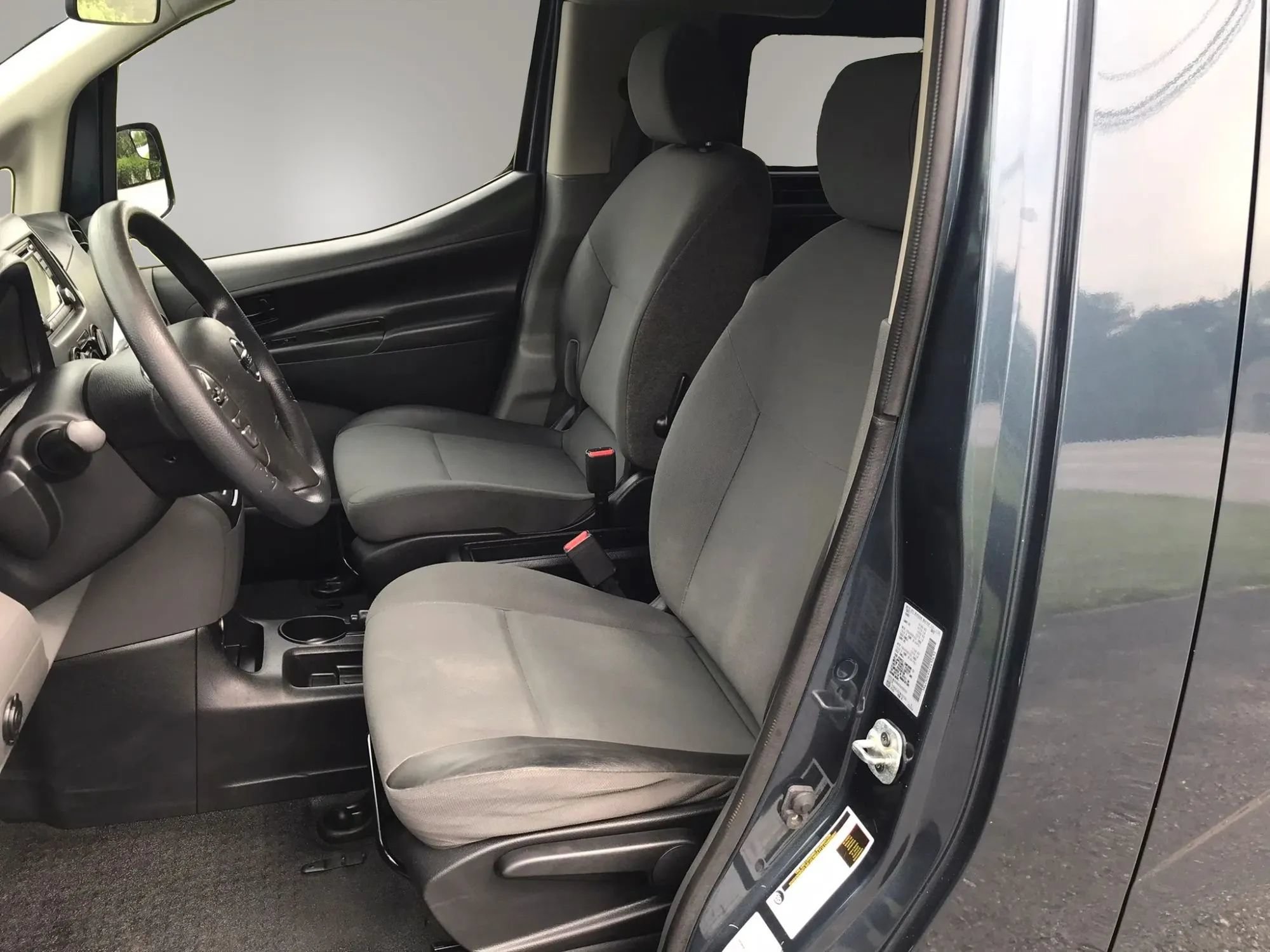 Used 2019 Nissan NV200 SV FWD image 2