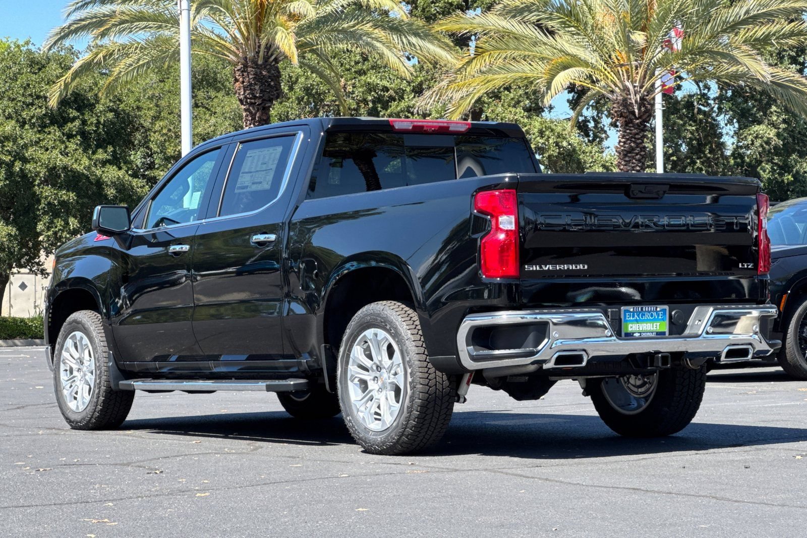 New 2026 Chevrolet Silverado 1500 LTZ w/ LTZ Premium Package AWD/4WD image 5