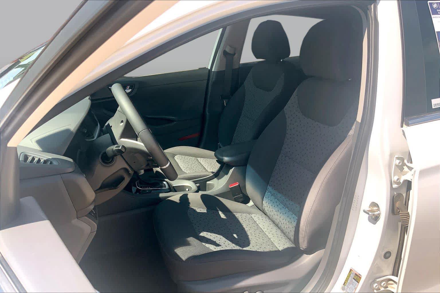 Used 2017 Hyundai Ioniq SEL FWD image 8