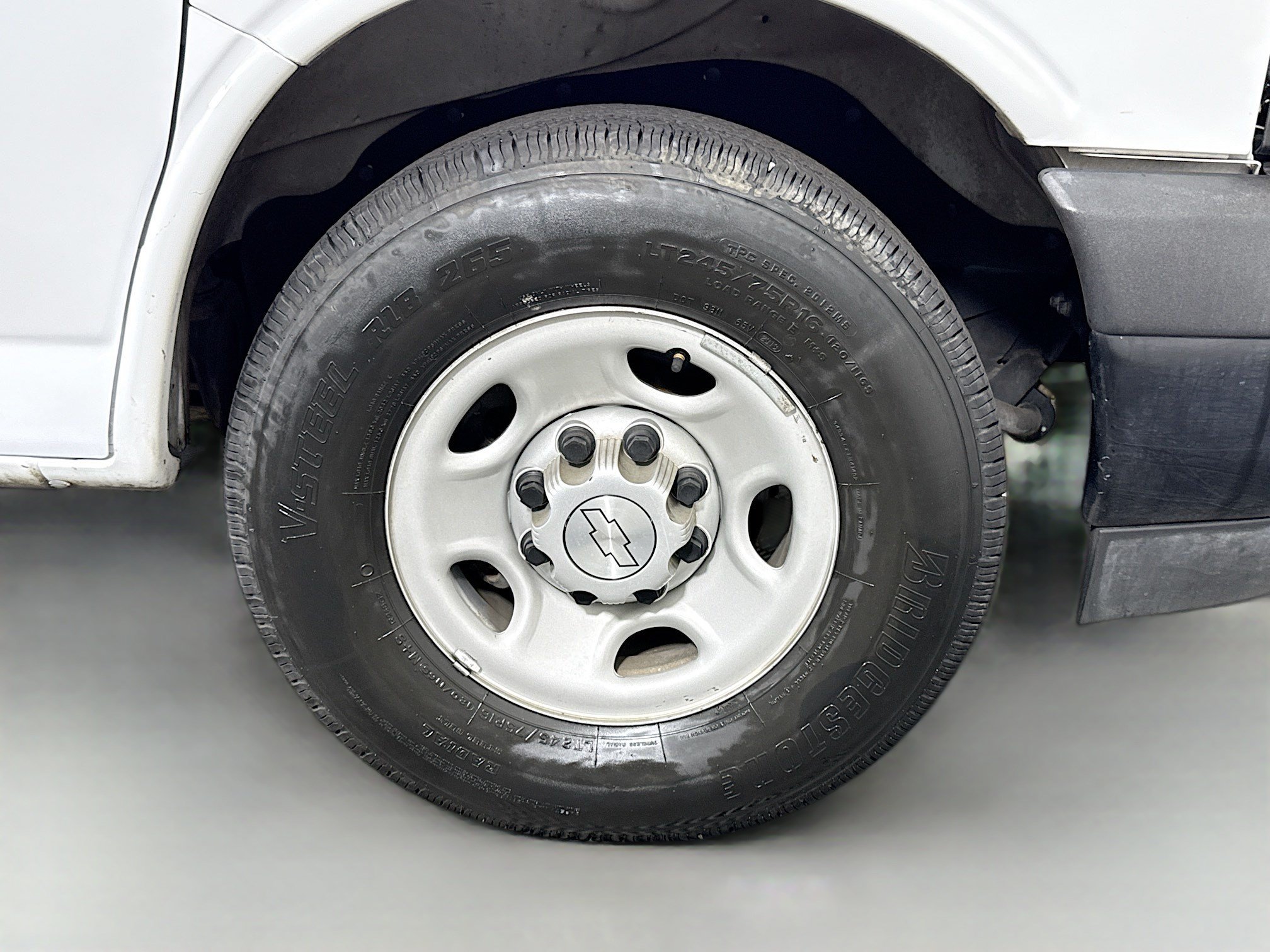Used 2017 Chevrolet Express 2500 RWD image 25