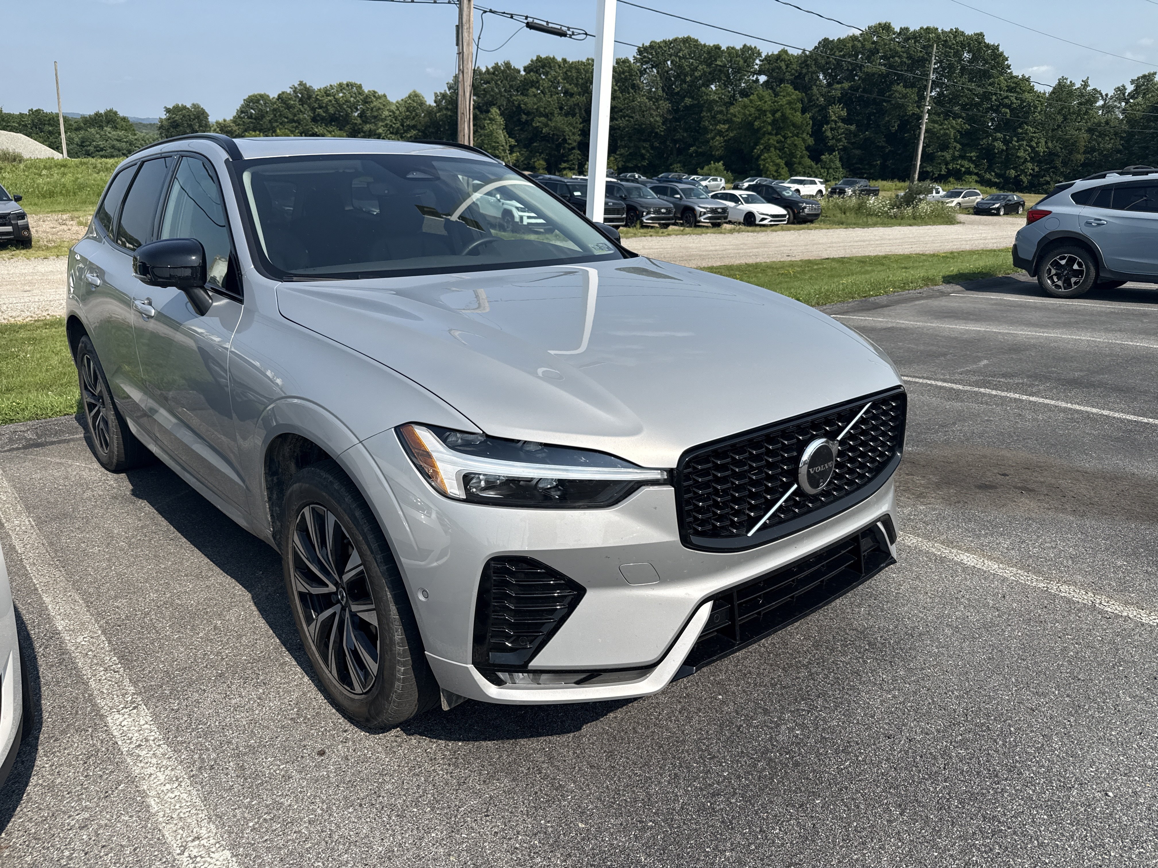 Used 2024 Volvo XC60 B5 Plus AWD/4WD image 2