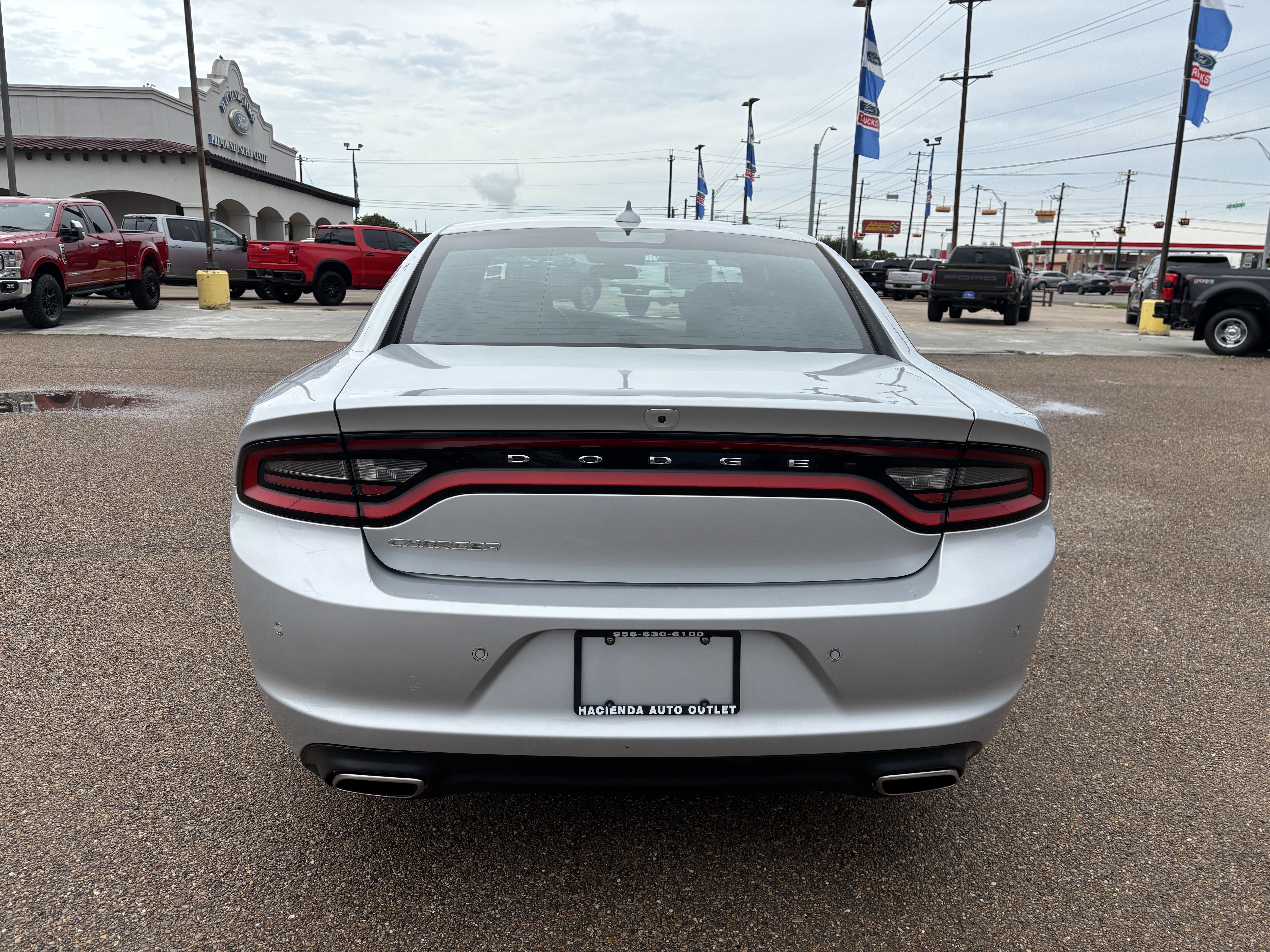 Used 2023 Dodge Charger SXT RWD image 3