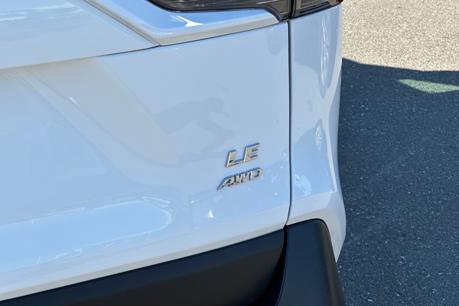 Used 2019 Toyota RAV4 LE w/ All Weather Liner Package AWD/4WD image 13