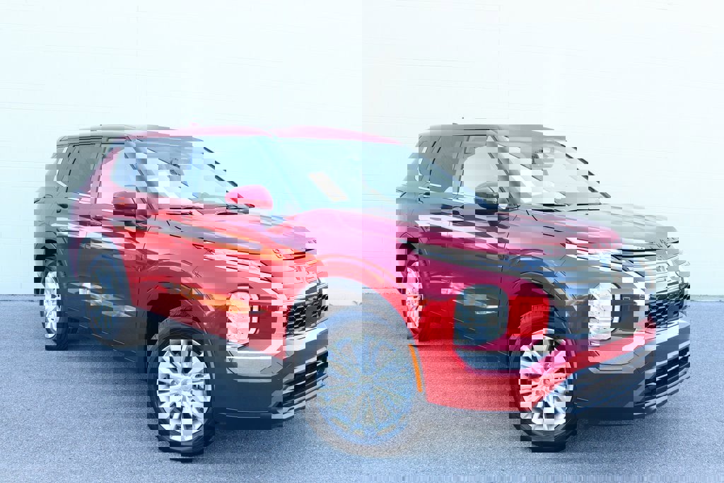 New 2025 Mitsubishi Outlander ES image 1