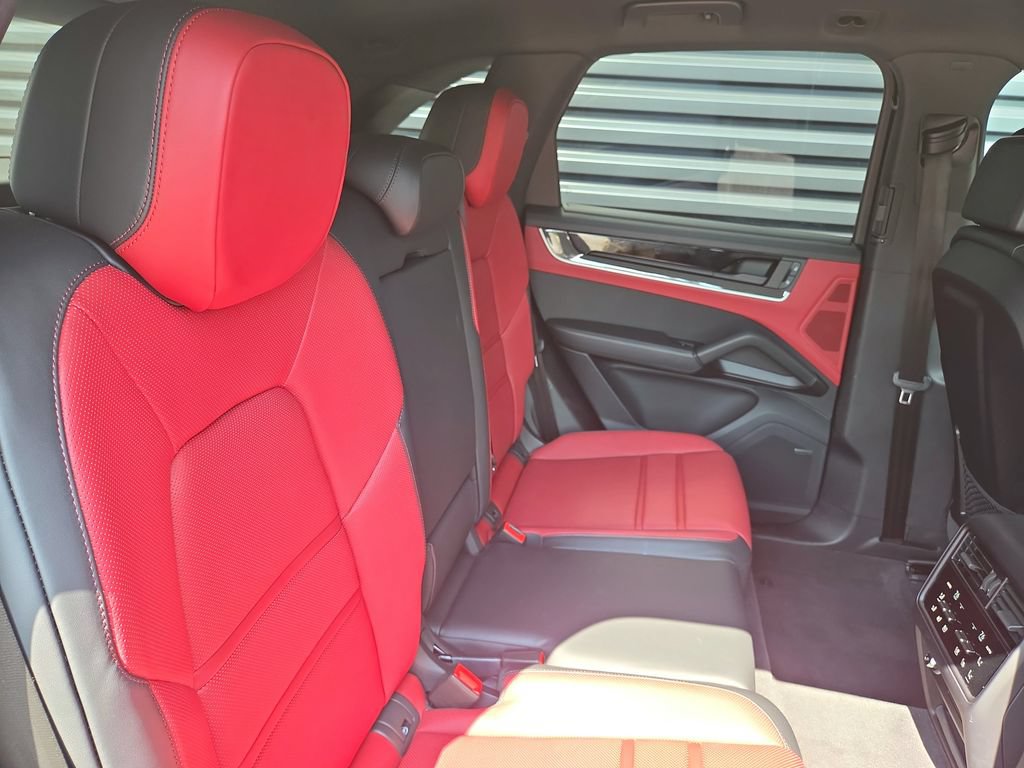 Certified 2025 Porsche Cayenne E-Hybrid AWD/4WD image 21