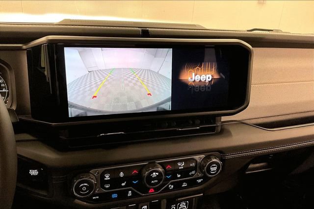 Used 2025 Jeep Wrangler Unlimited Sahara w/ Safety Group image 29