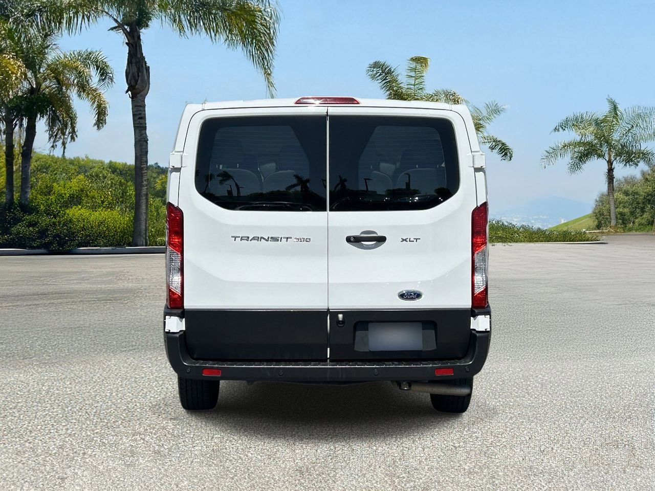 Used 2023 Ford Transit 350 XLT RWD image 4
