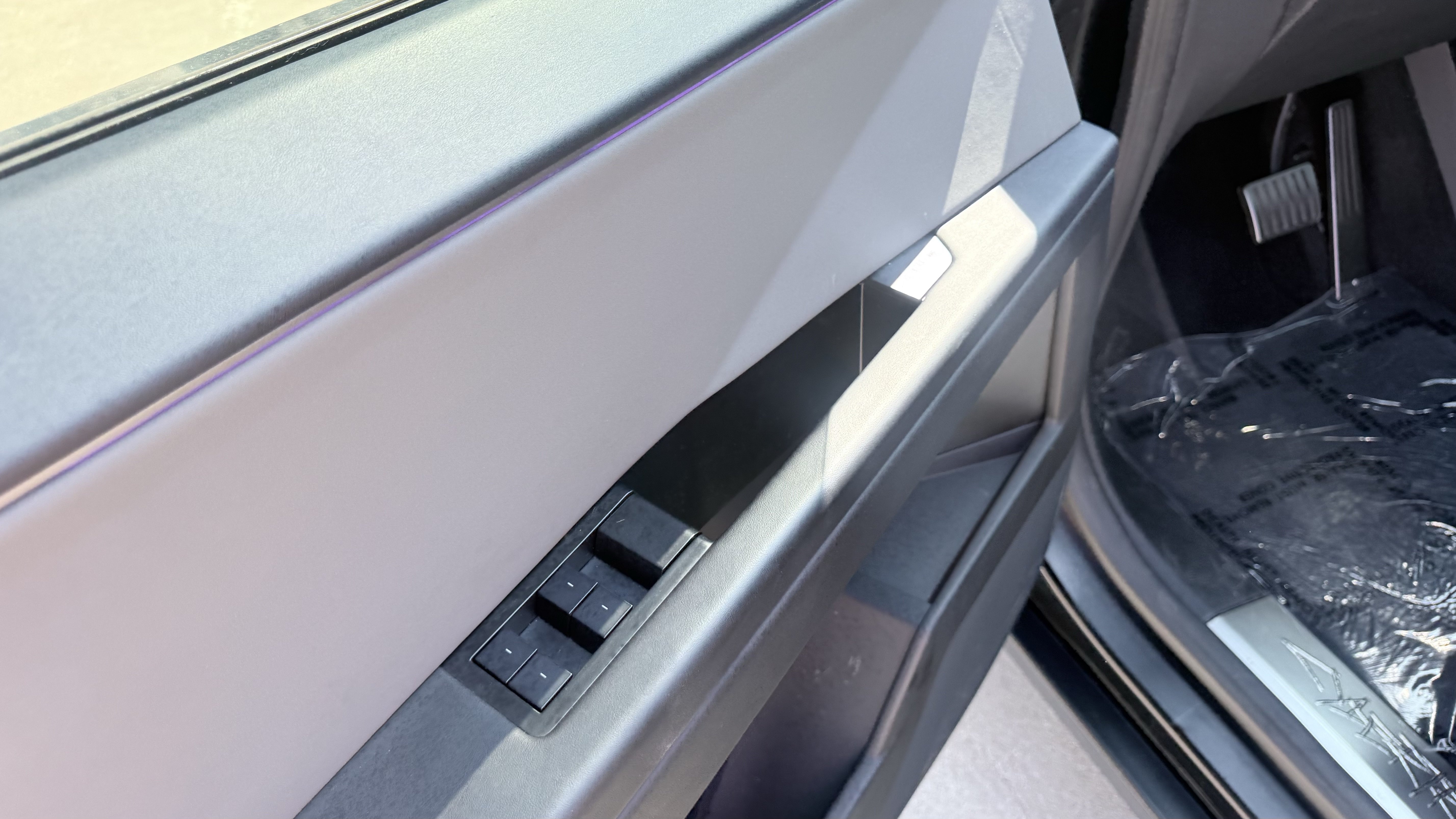 Used 2025 Tesla Cybertruck AWD Crew Cab image 24
