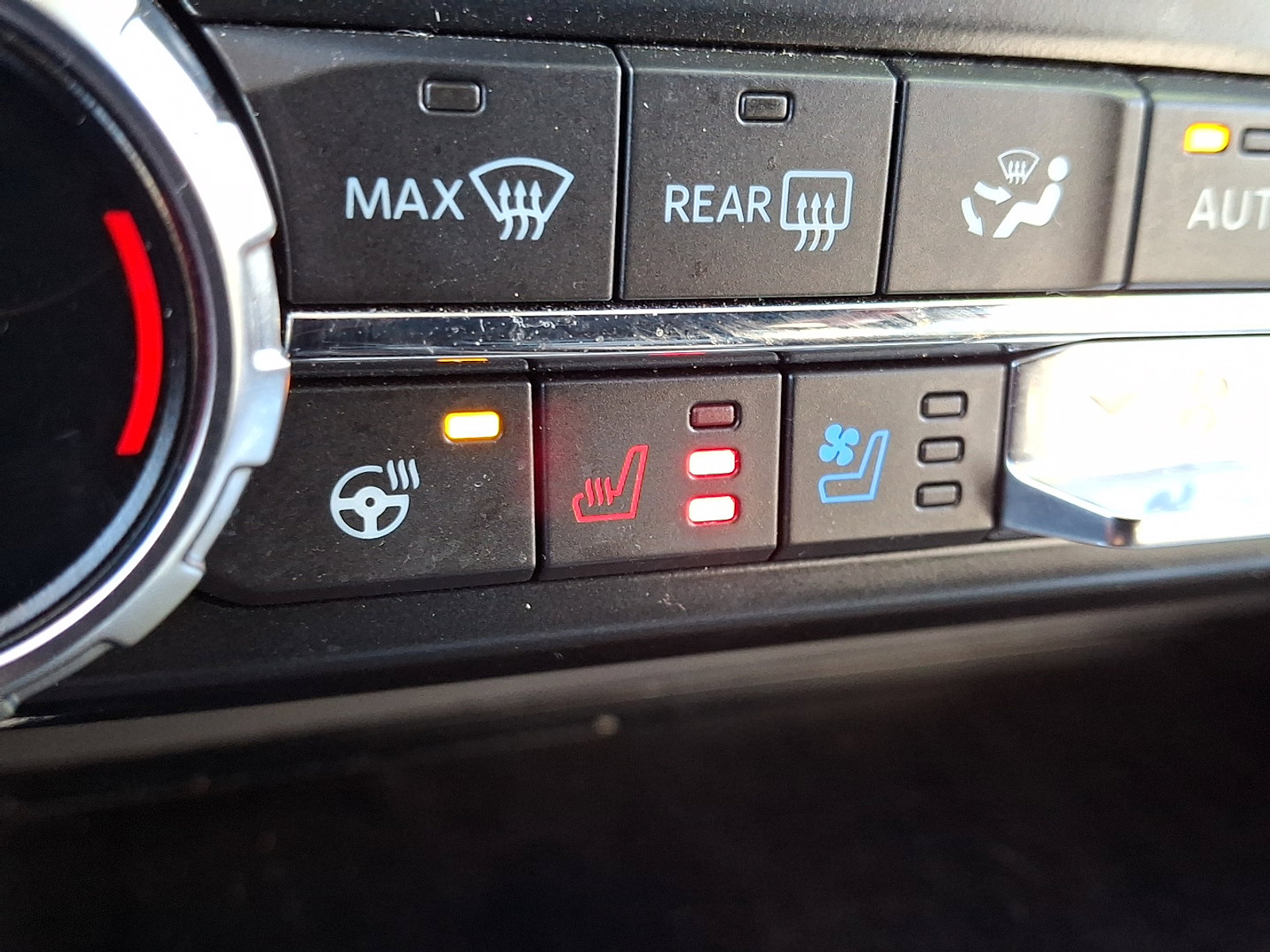 Certified 2022 Ford F150 Lariat w/ Equipment Group 502A High image 25