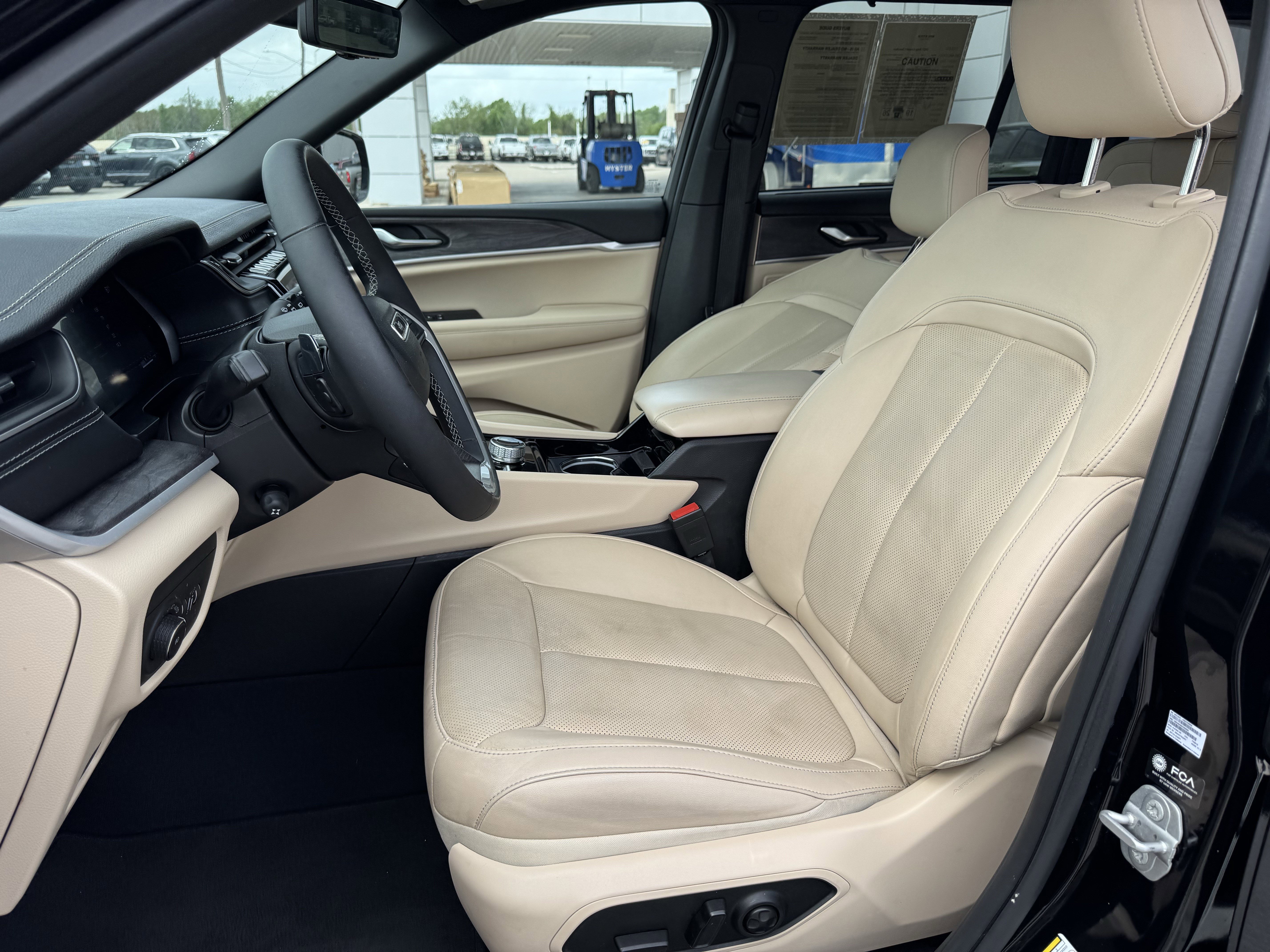 Used 2023 Jeep Grand Cherokee Limited w/ Luxury Tech Group II image 27