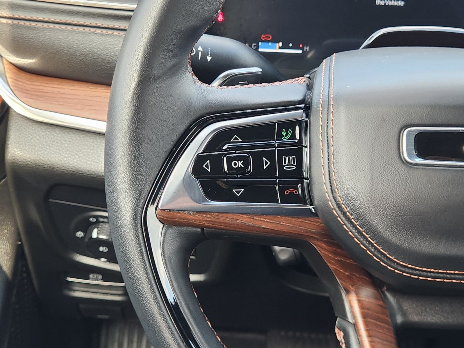 Used 2025 Jeep Grand Cherokee L Summit w/ Advanced Protech Group IV AWD/4WD image 28