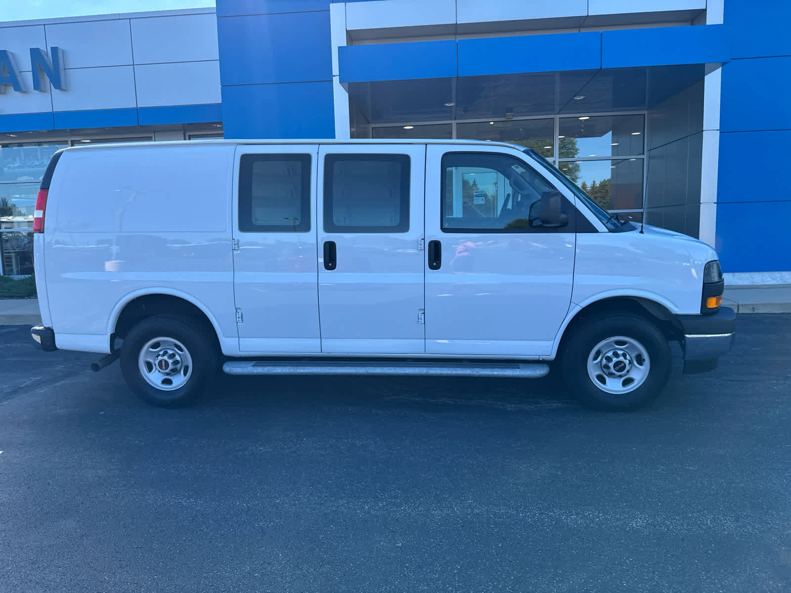 Used 2024 GMC Savana 2500 w/ Driver Convenience Package image 2
