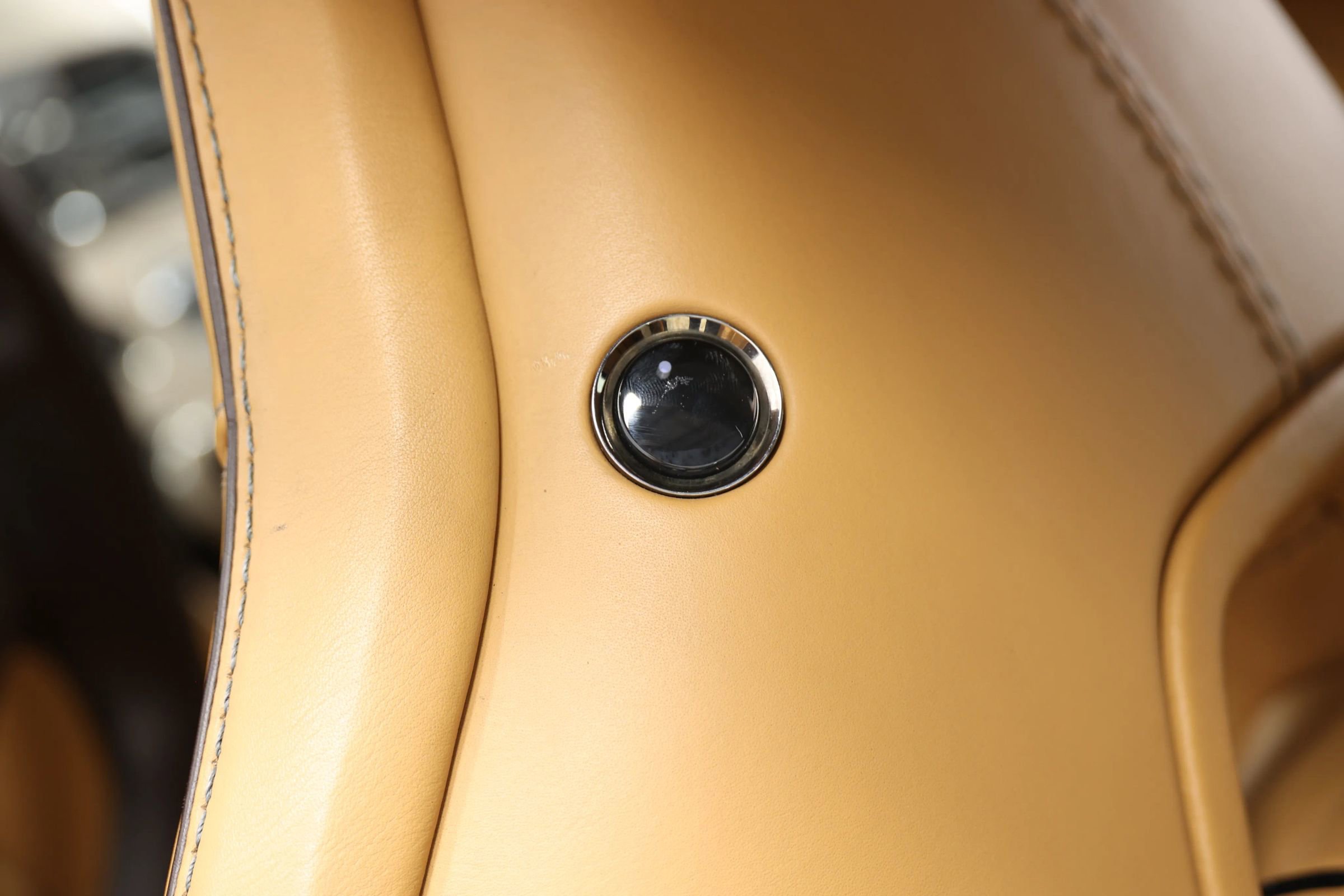 Used 2015 Aston Martin Vanquish Volante RWD image 45