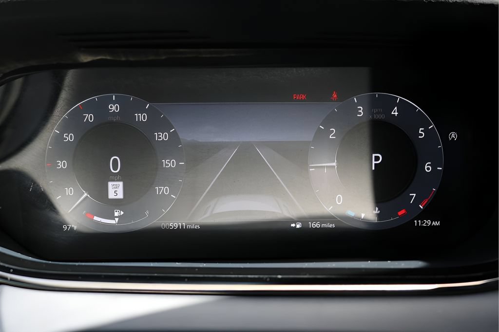 Used 2025 Land Rover Range Rover Evoque Dynamic SE AWD/4WD image 28