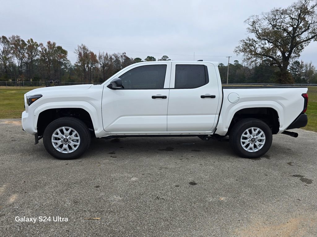 Used 2025 Toyota Tacoma SR image 2